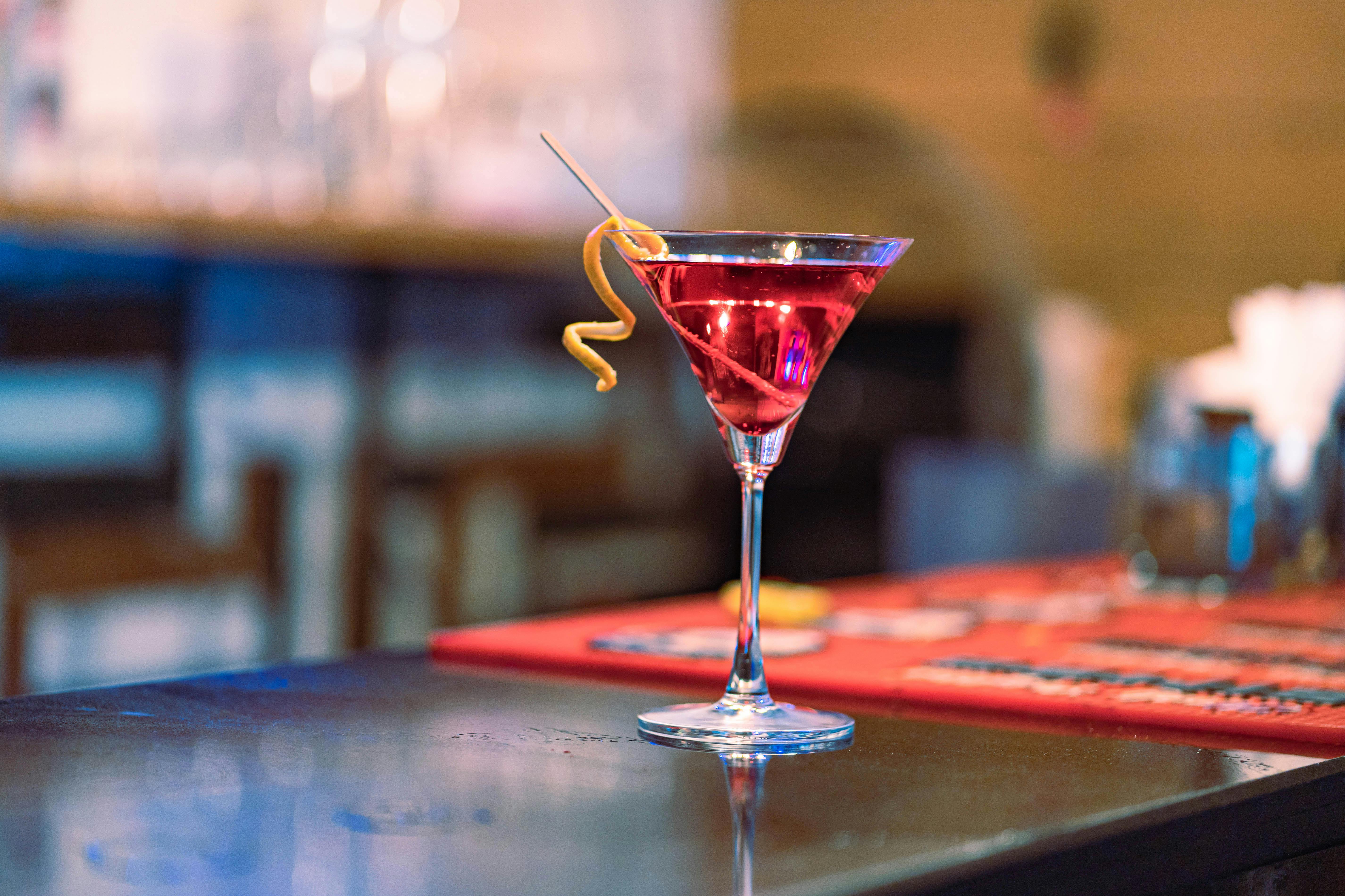 close up shoot cocktail with lime slice Single glass of dry martini in a restaurant
