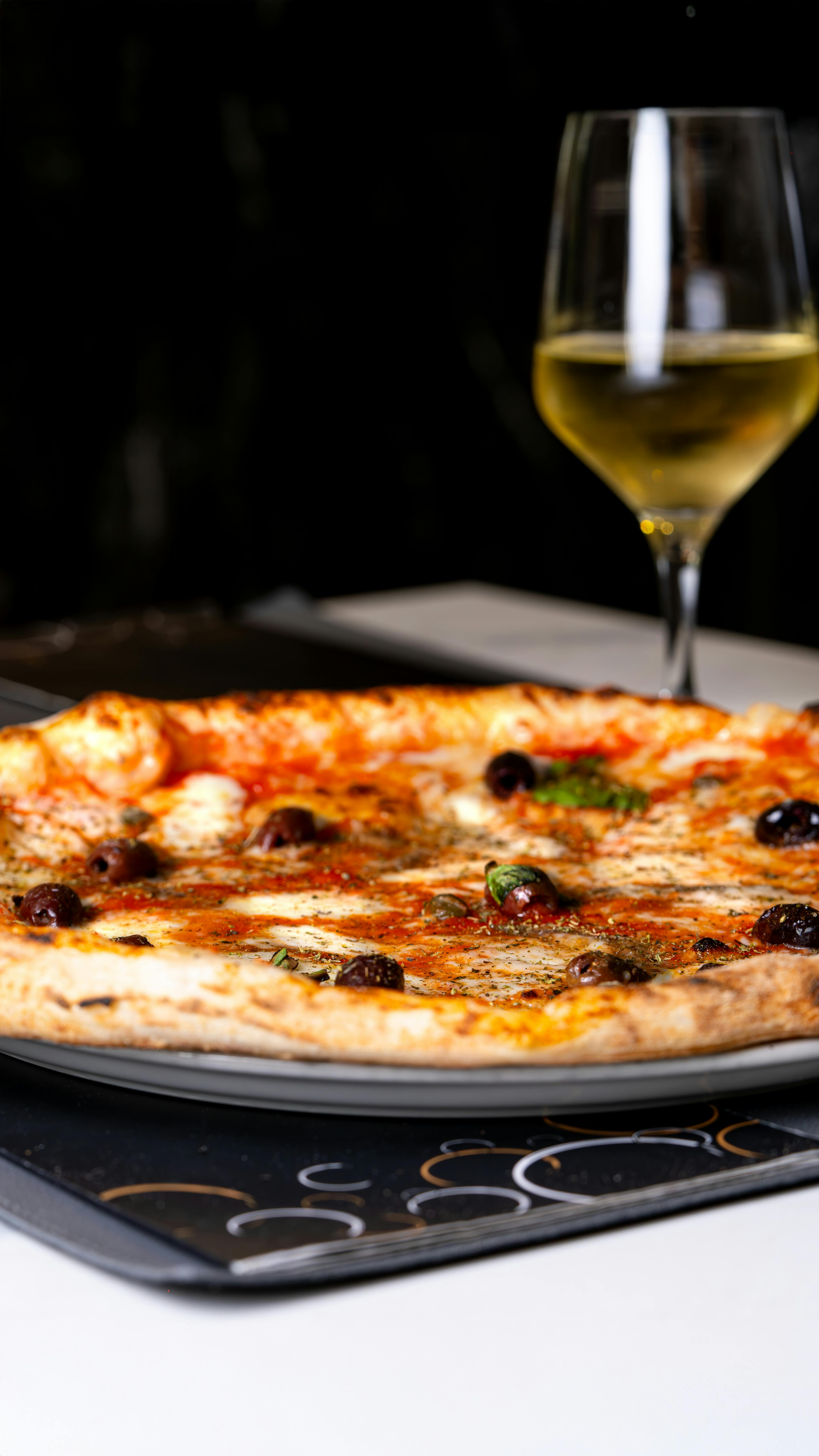 Delicious Pizza and White Wine Pairing