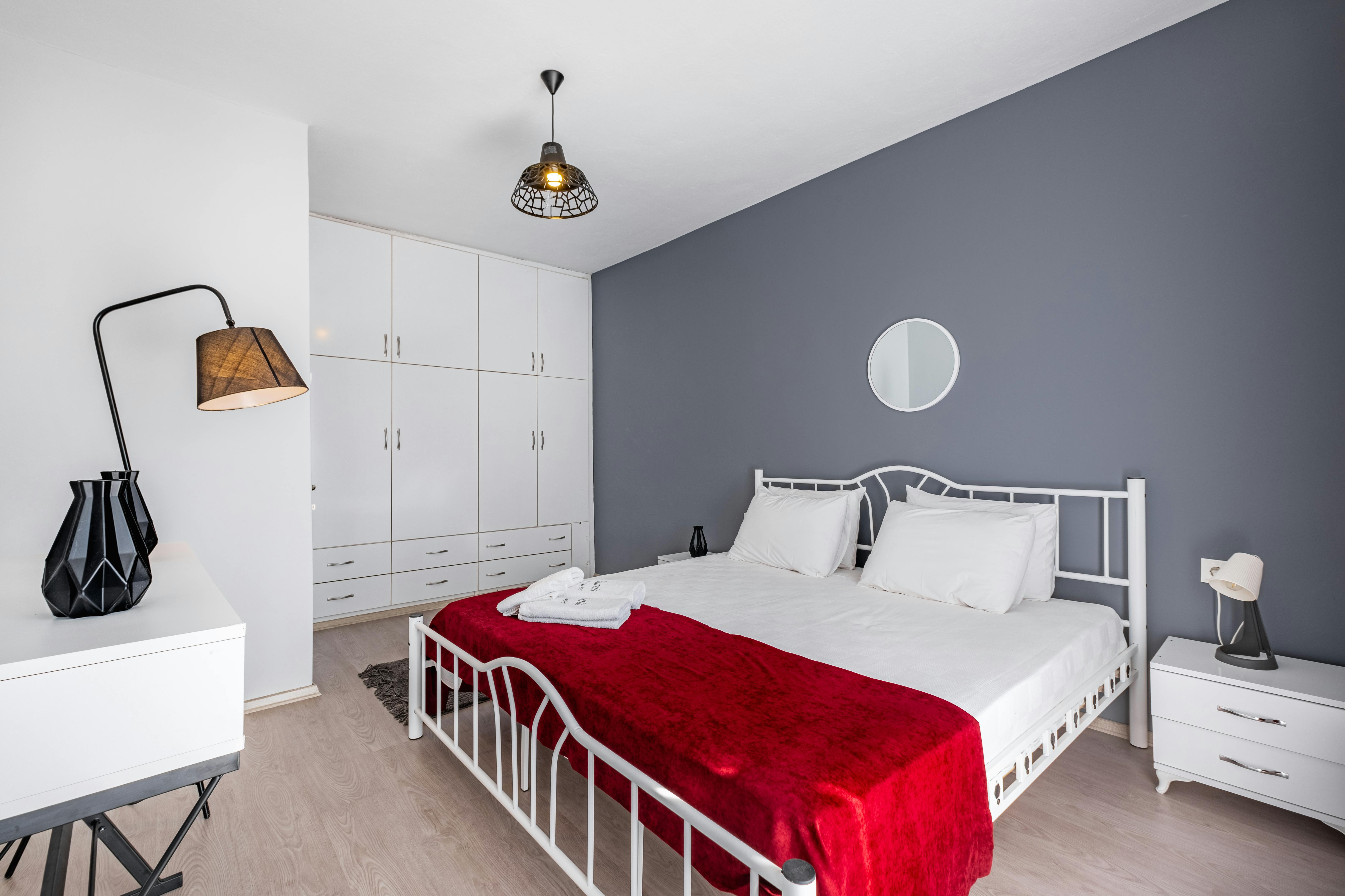 White Bed in the Room