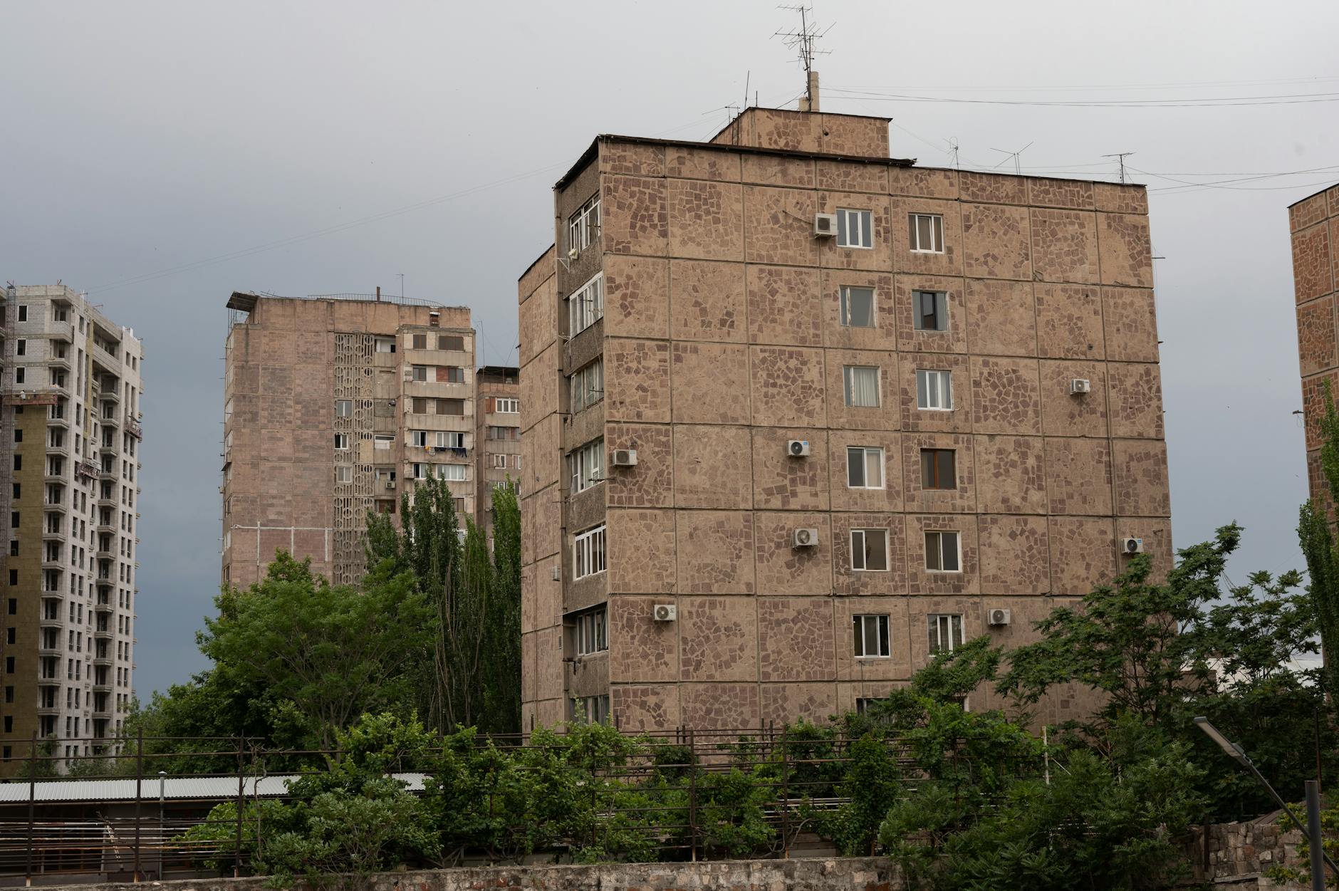 Image of a large building with many windows and balconies